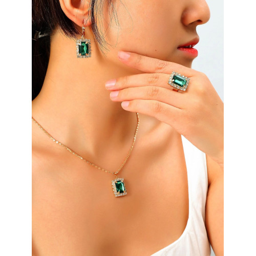 Collar y aretes colgantes con piedra verde