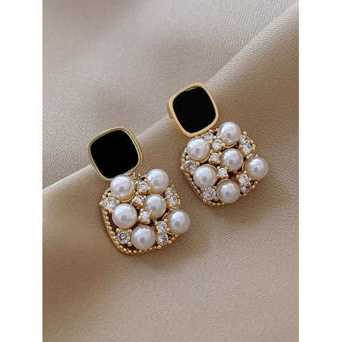 Aretes casual negro con perla artificial