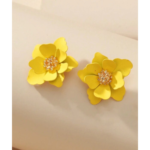 Aretes de botón con diseño de flor amarilla