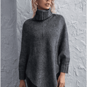 Poncho asimétrico con cuello tortuga