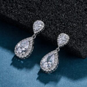 Aretes de circón con diseño de gota de agua