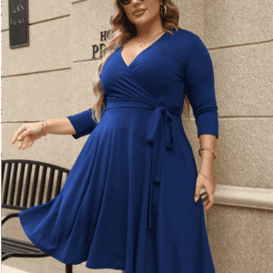 Vestido azul cruzado con cordón lateral