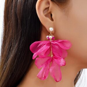 Aretes largos con diseño de perla artificial
