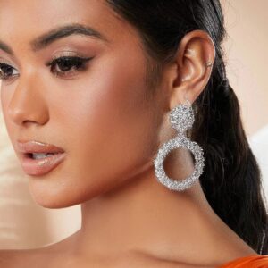 Aretes con diseño redondo metálico